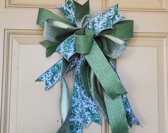 Sage Green Chinoiserie Wreath Bow