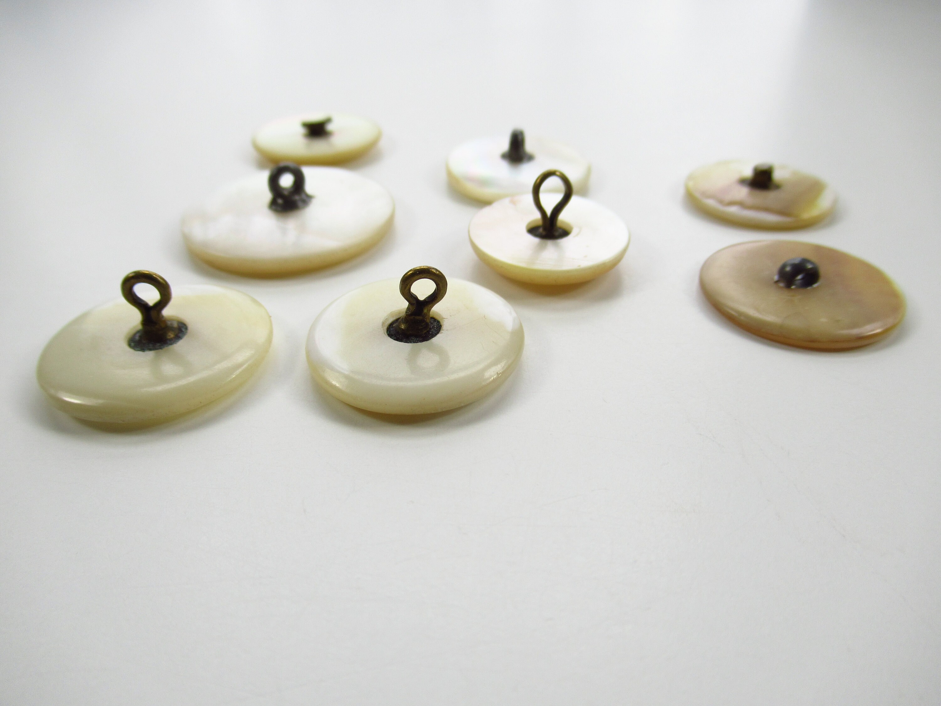 Mother of Pearl 2 Hole 3/4 (19mm) 30L Vintage Shell Buttons #904