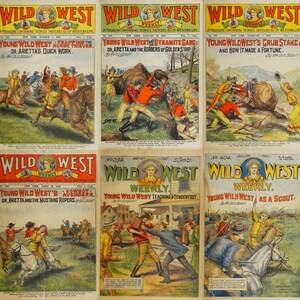 Pu&ograve; includere: Una collezione di sei copertine di fumetti vintage di Wild West Weekly con illustrazioni di cowboy, cavalli e scene del selvaggio West americano. Le copertine sono stampate a colori e presentano il titolo "Wild West Weekly" e il numero e la data di pubblicazione.