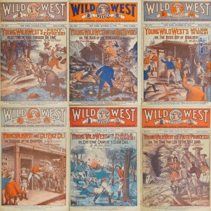 Pu&ograve; includere: Sei copertine di riviste vintage per Wild West Weekly, con illustrazioni di cowboy, cavalli e la vita di frontiera. Le copertine presentano titoli come "Young Wild West's Express" e "Young Wild West and the Purple Plumes".