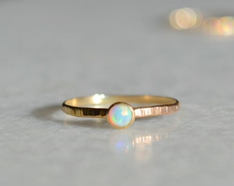 Opal Ring, Solid Gold Opal Ring, Zierliche Gold Opal Ring, Gold Stapelring