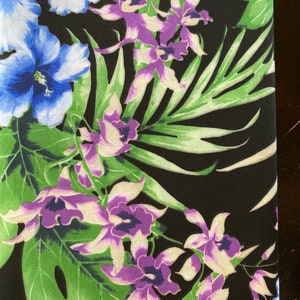 Hawaiian print. Beautiful summery print in a cool , comfortable lightweight fabric ! Perfect for dresses or tops !