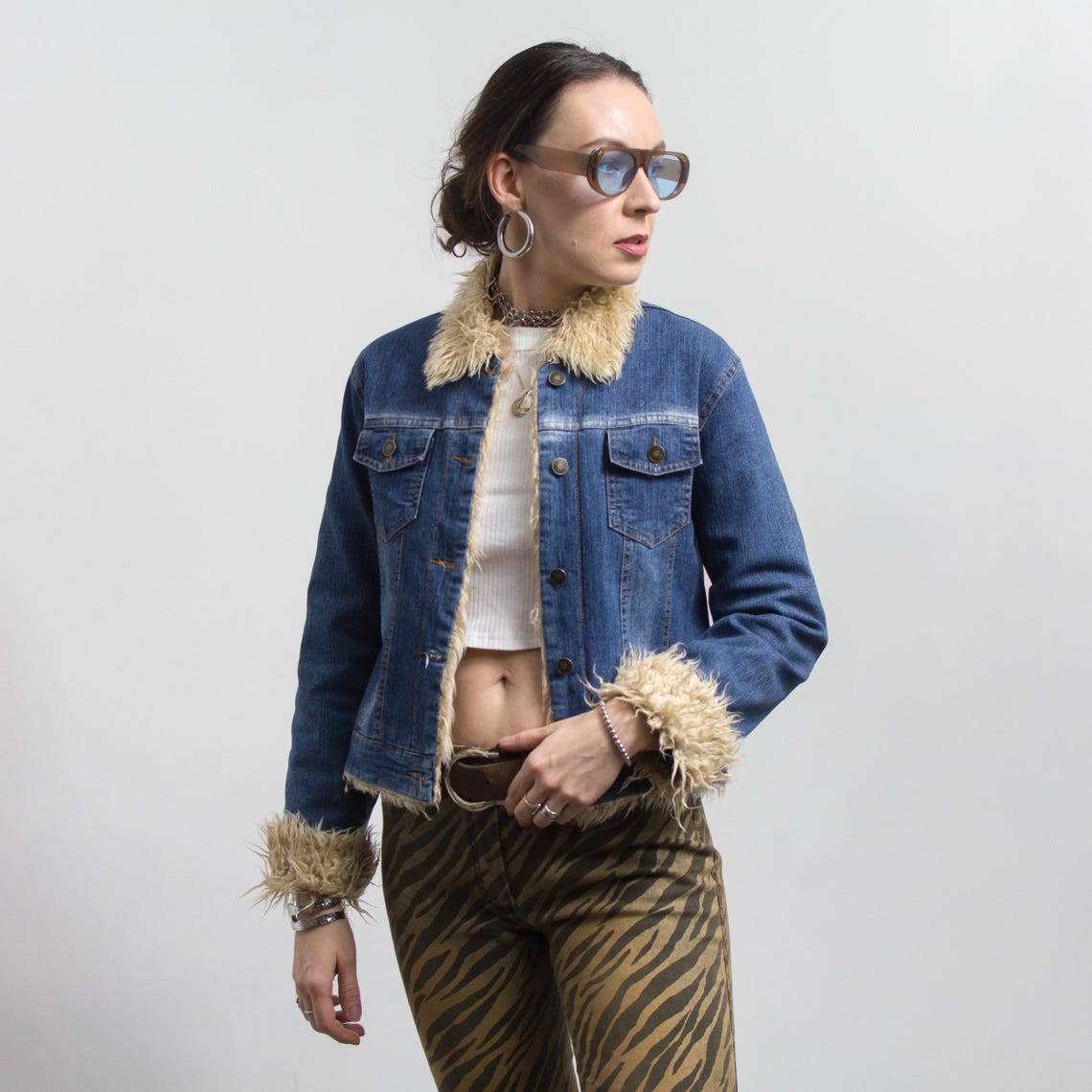 Vintage Y2K Denim Jacket with Faux Fur Collar and Cuffs M/L, foto 3 di 5