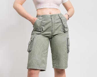 Shorts cargo cáqui vintage Y2K | estilo militar folgado | calça utilitária | tamanho feminino M/G