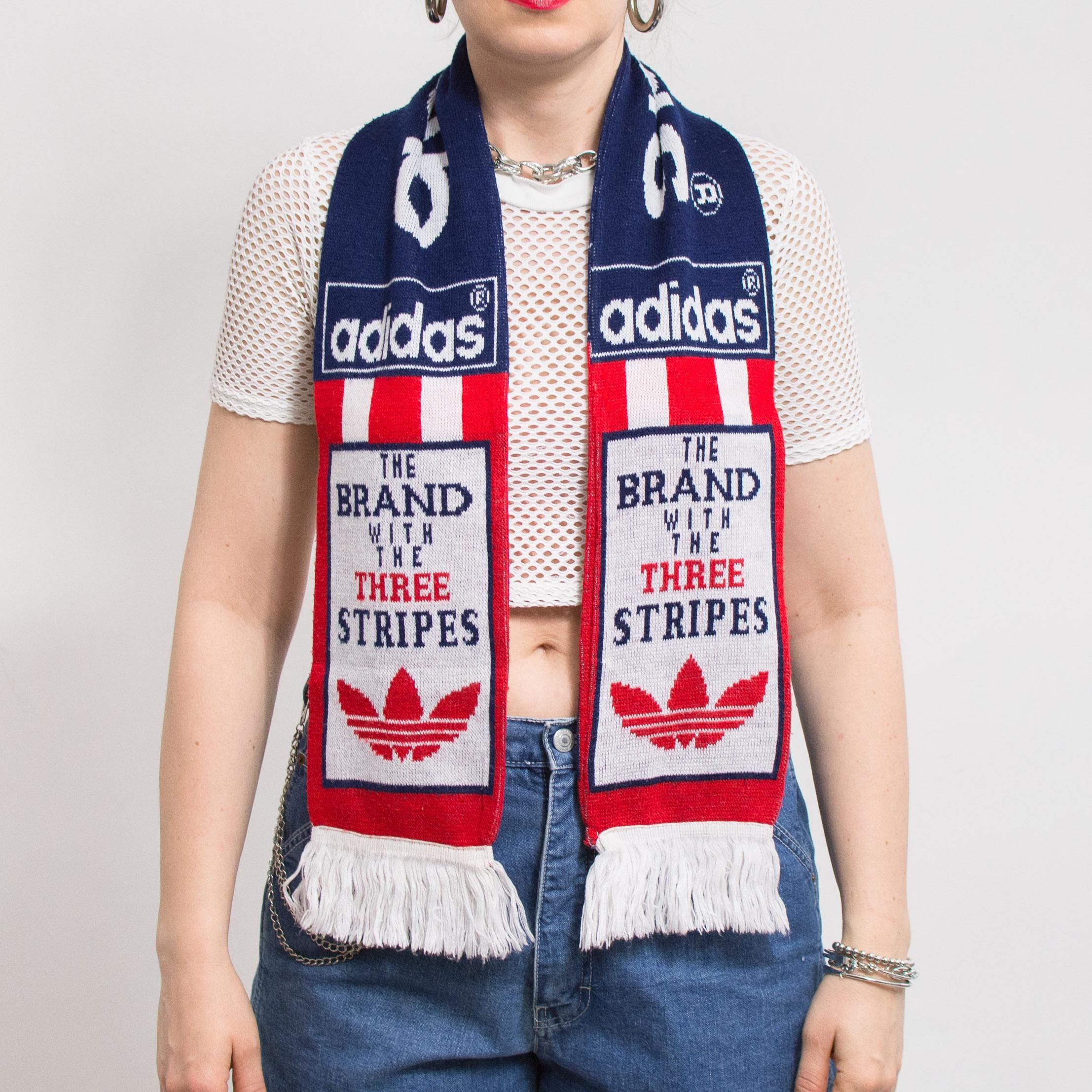 Adidas Schal Vintage Fußball Anhänger Die Marke mit den drei Streifen