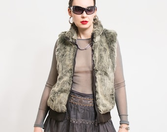 90s Women's Beige Fake Fur Vest with Pockets. Size XS. - Etsy 日本