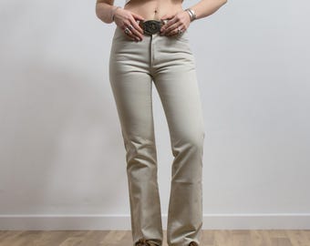 Vaqueros Levi's vintage color crema, años 90, rectos, con pliegue central, talla 29, talla 32