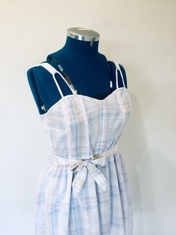 Vintage 1970s white and pastel plaid pattern dres… - image 5