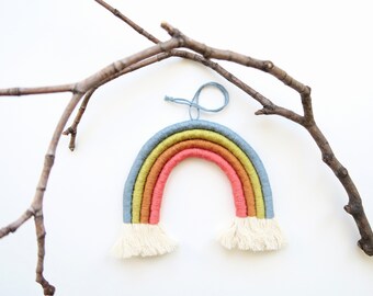 Macrame regenboog - hanger voor mobiel / wanddecoratie