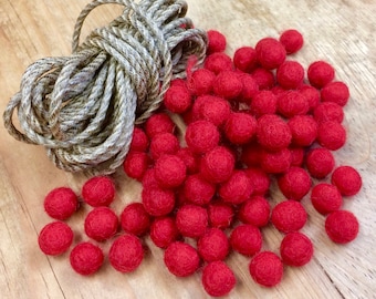 FREE SHIP, 100 Red wool felt balls, 1cm, Christmas, huopapallo