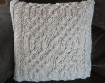 Celtic Knot Pillow Knitting Pattern [ENGLISH ONLY, PDF Download]