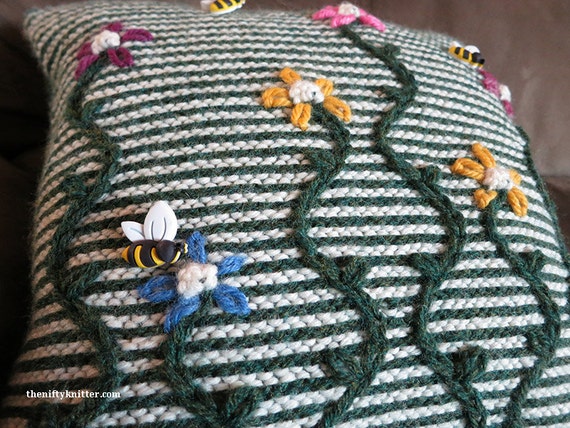 Housse de coussin tricotée au fuseau, 45 x 45 cm | Mercerie et Tissus Housse de coussin tricotée au fuseau, 45 x 45 cm | Mercerie et Tissus