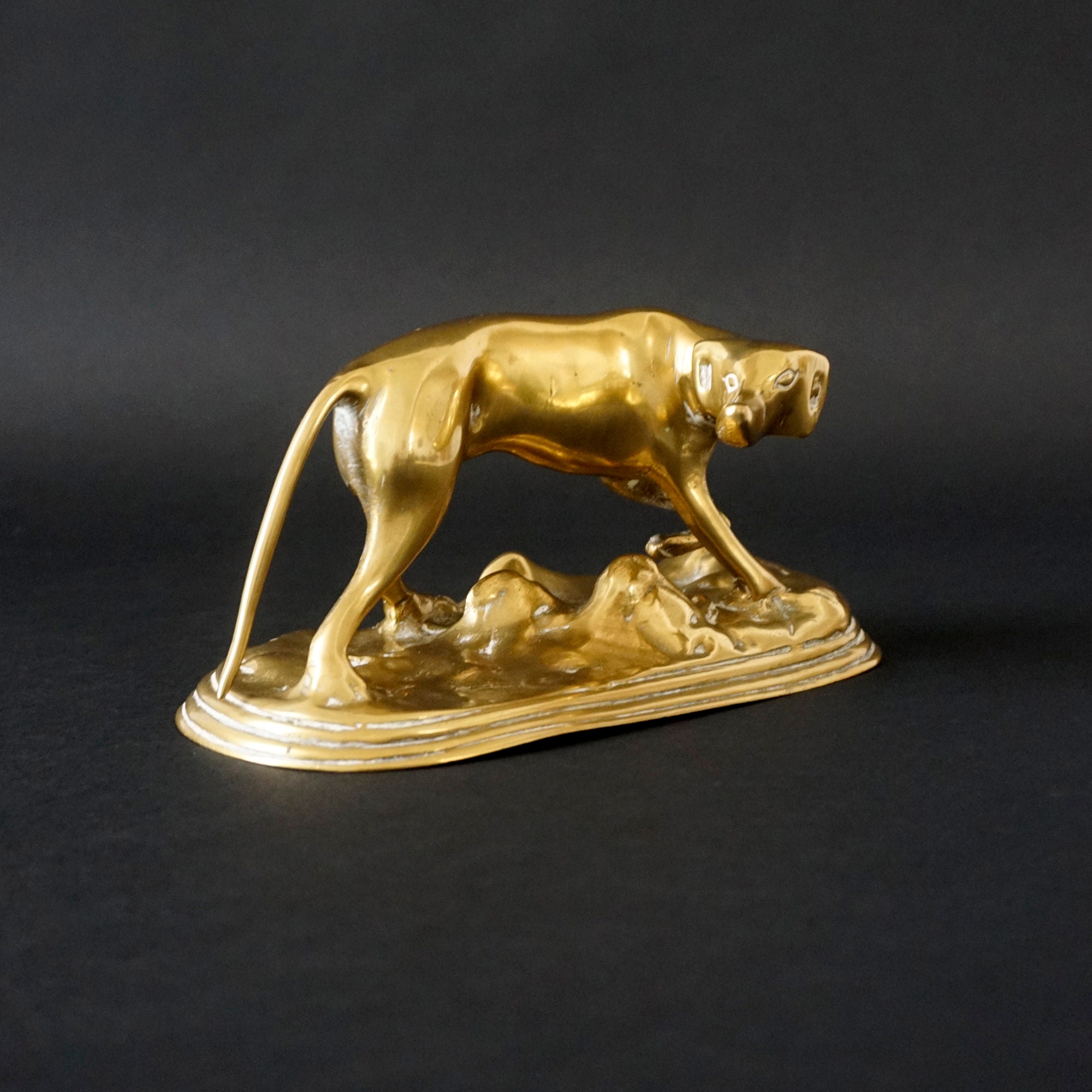pointer dog figurine