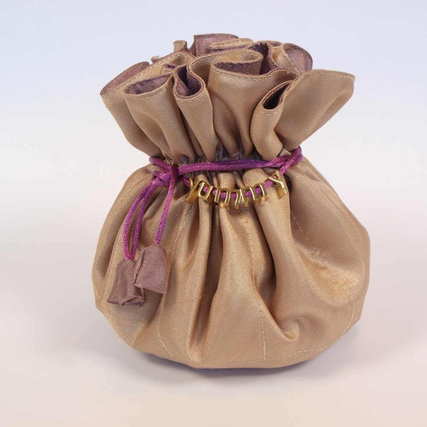Evening Bag/Jewellery Pouch in Cream taffeta with pink silk lining