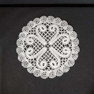 Vintage bobbin lace doily 39 cm diameter Erzgebirge Vintage high quality linen cotton doily handmade