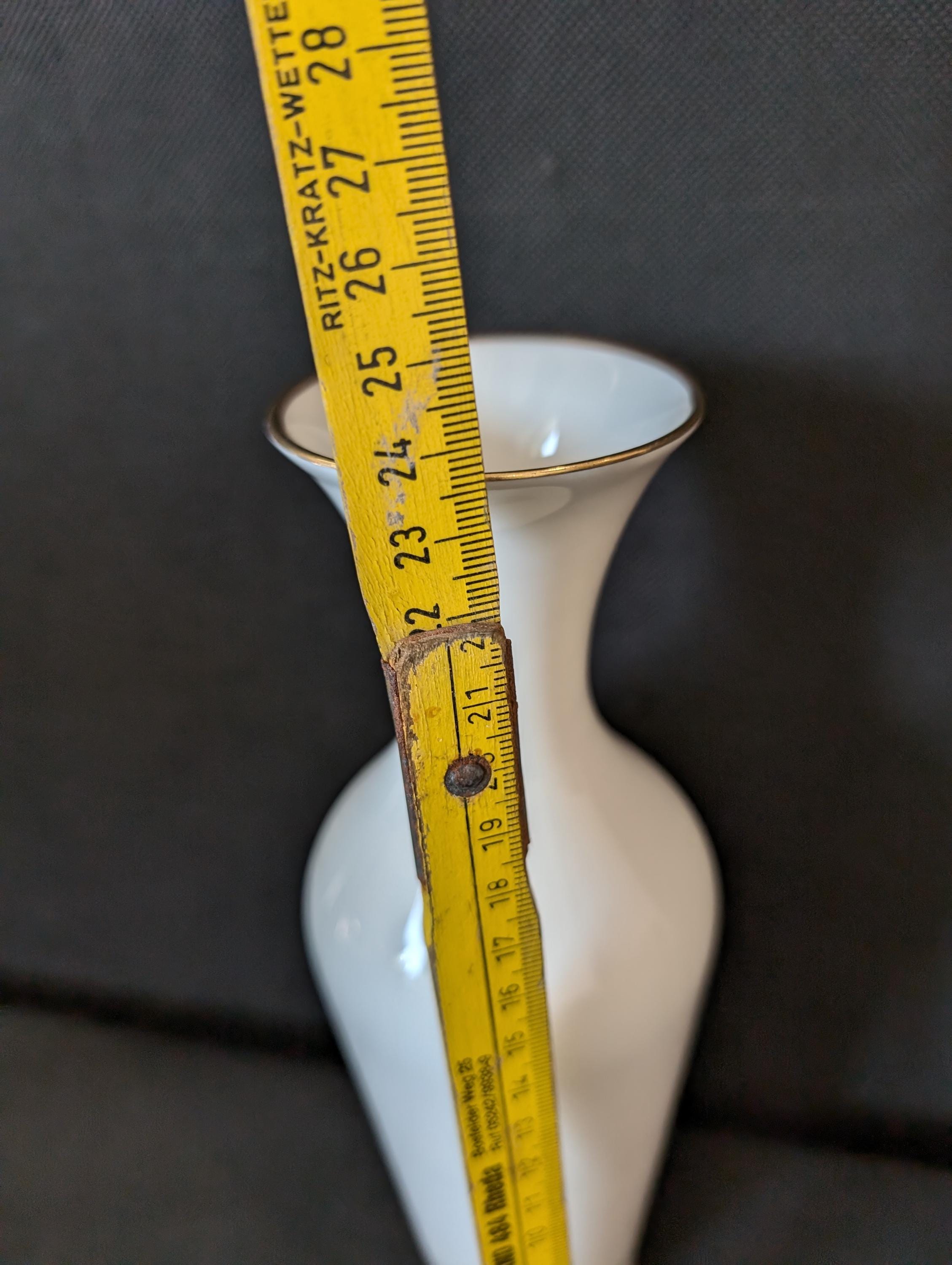ヴィンテージ花瓶 Hutschenreuther 磁器製 白レリーフ花瓶 23.5 cm