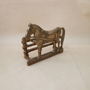 Bellissimo porta tovaglioli in ottone cavallo shabby chic anni '60