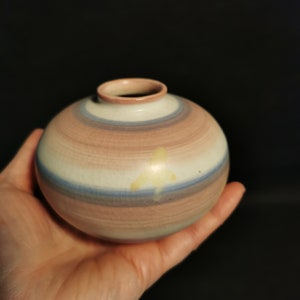 Enchanting hand-made vase by Herberz pottery, probably Fritz Hudler, Art Deco Bauhaus 1920s, signed shabby decoration art ceramics