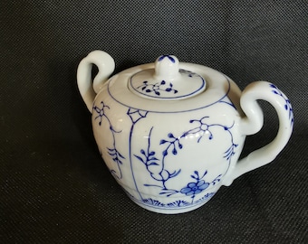 Beautiful Frisian Blue AW August Warnecke sugar bowl hand painted blue and white porcelain