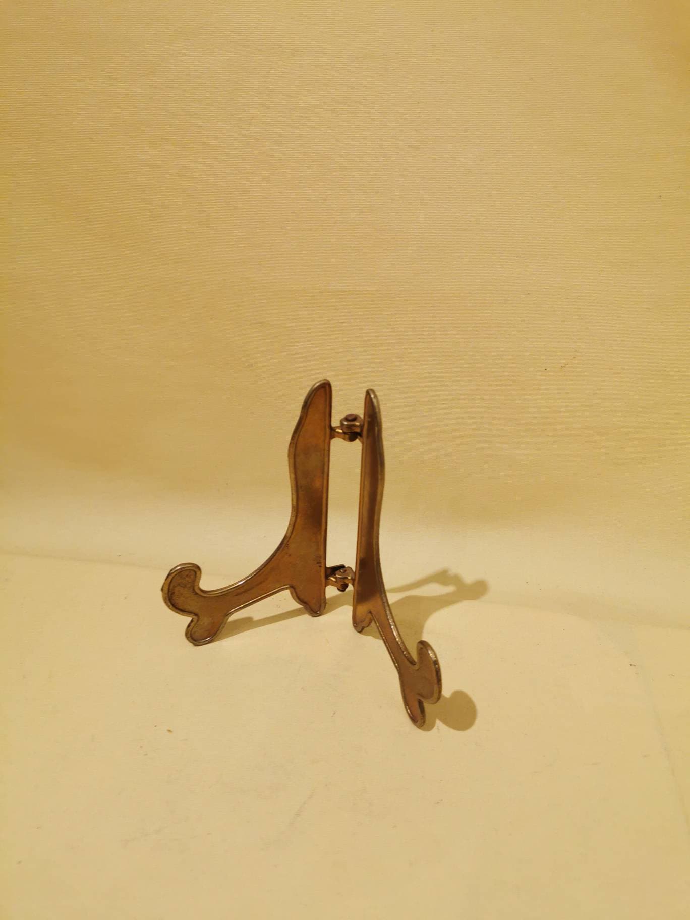 Brass plate stand picture holder vintage shabby