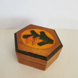Oude kleine houten kist versierd kistje sieraden doos sieraden doos schatkist houten antieke doos