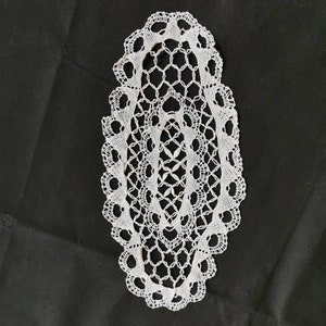Enchanting vintage tablecloth bobbin lace runner blanket vintage handmade bobbin lace blanket shabby lace linen 43 cm x 20 cm