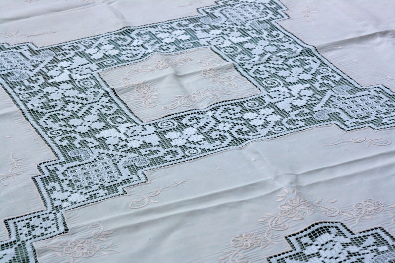 Crochet Tablecloth Vintage Shabby chic 1.1 m x 1.18 m