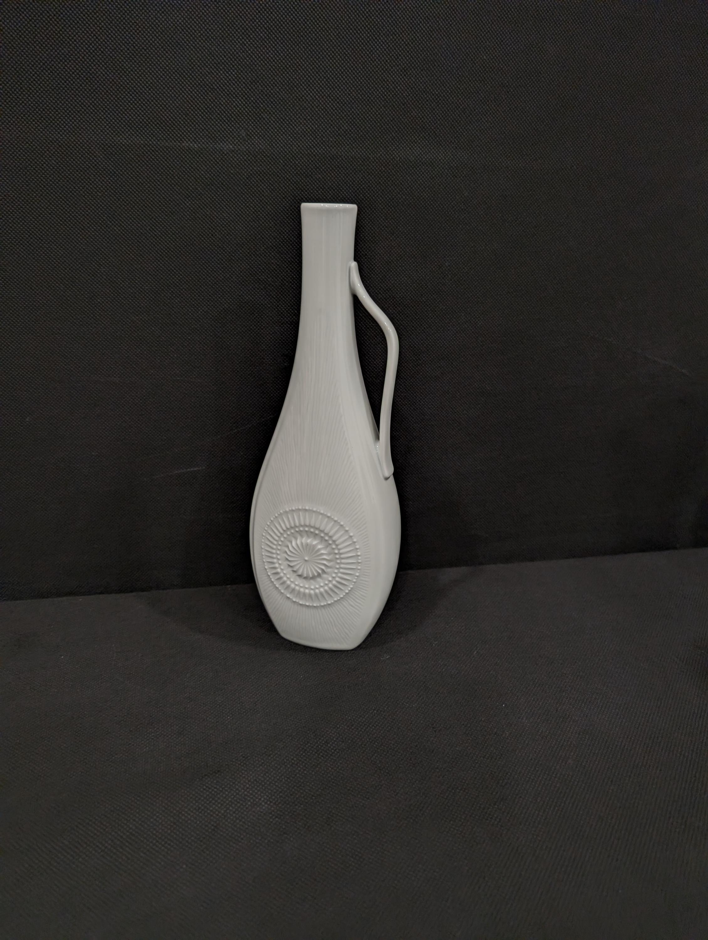 Great AK Kaiser Porcelain Vase, Table Vase, White, Rare Vintage, 22 Cm -  Etsy, image size:2258x3000