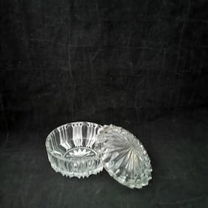 Bombonera pequeña de cristal, de cristal con tapa desgastada, de cristal prensado y de cristal de plomo.
