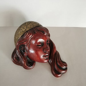 Encantadora máscara de pared Chica rockabilly de los años 50 con trenza Imagen femenina de Hans Schirmer de los años 60 para Achatit Alemania