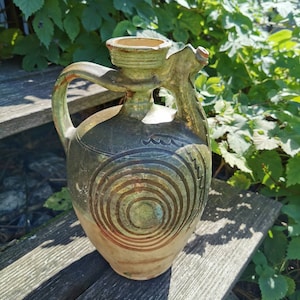 Jarro de vinho botijo, jarro de garrafa de licor antigo, agricultor, campo de licor de vinho vintage, arte popular, vaso de cerâmica antigo, jarro de água