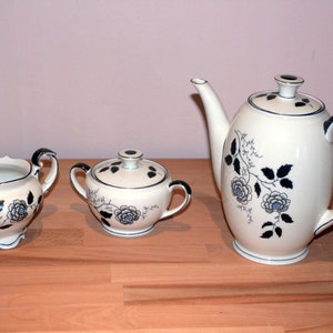 Beautiful ancient coffee core lovely coffee pot milk jug sugar bowl
