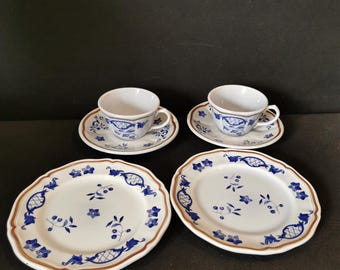 2x place setting coffee set Vintage France Longchamp France France Majolica