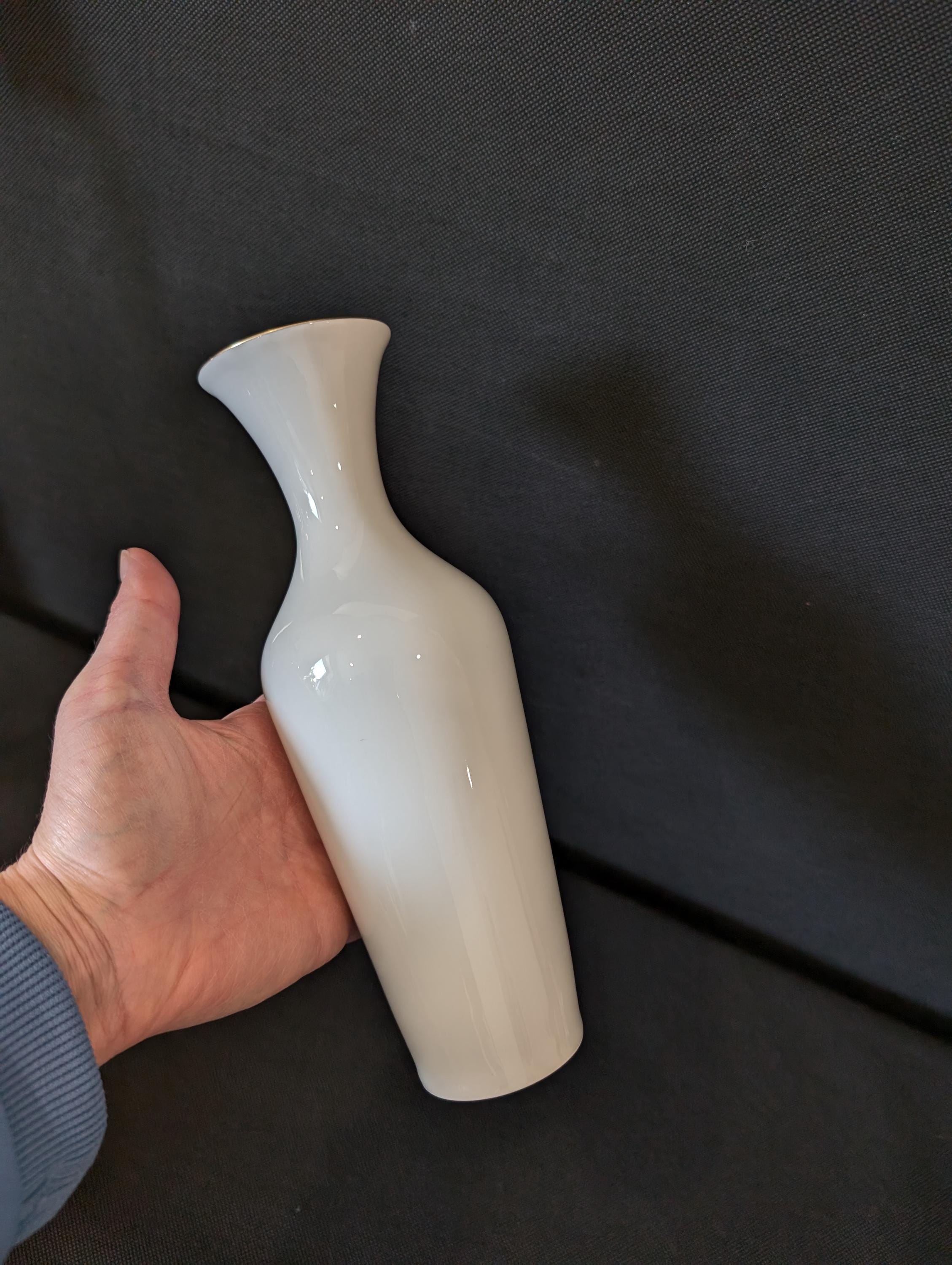 ヴィンテージ花瓶 Hutschenreuther 磁器製 白レリーフ花瓶 23.5 cm