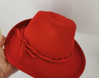 Vintage women's hat red traditional hat felt hat 53/ 54