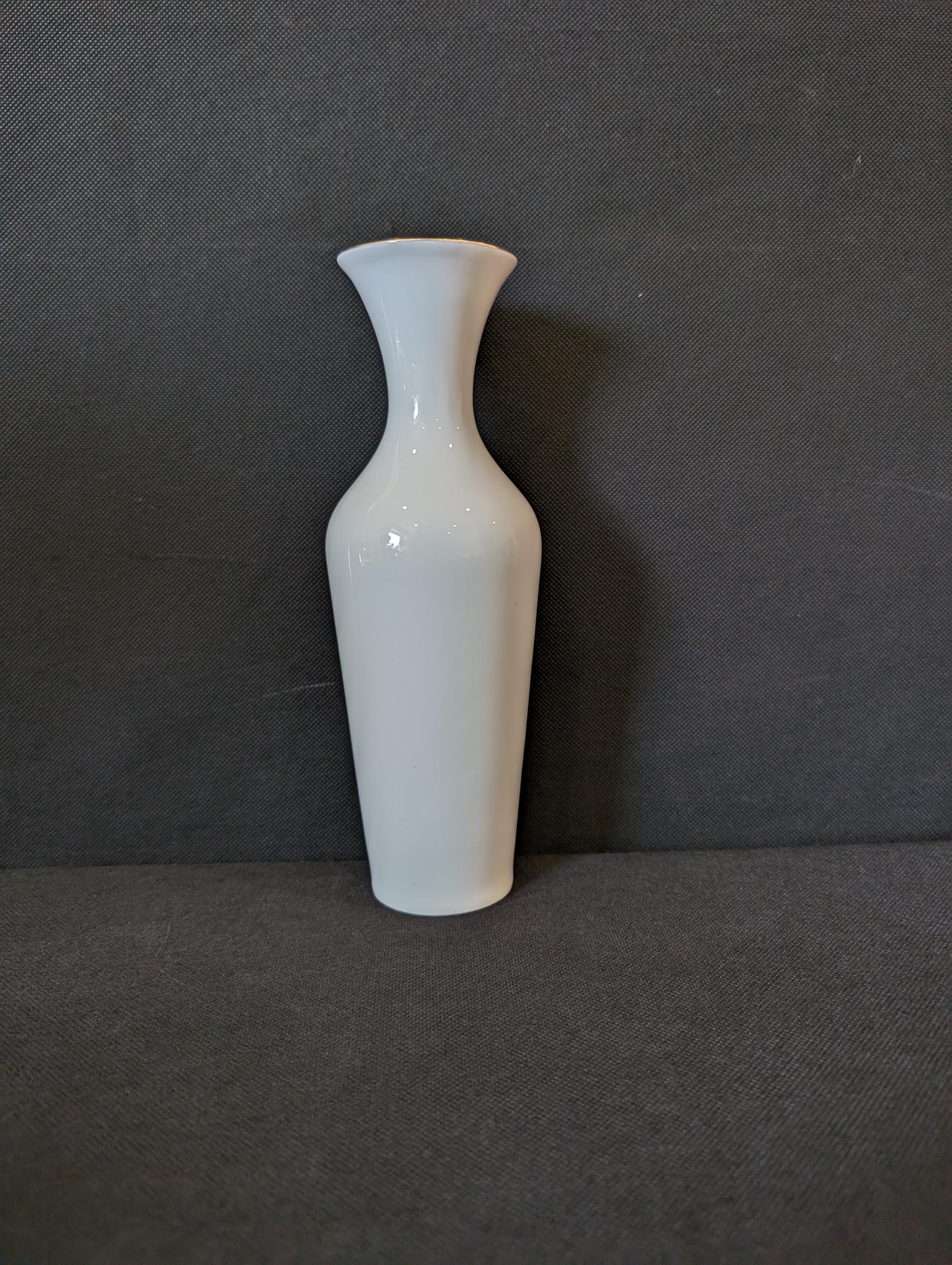 ヴィンテージ花瓶 Hutschenreuther 磁器製 白レリーフ花瓶 23.5 cm