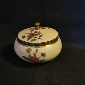 Beautiful large old lidded tin with brass vintage tin with enamel and flower motif 50s 60s jewelry box