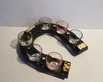 Tolles Schnaps Gläser Set Kunst Ständer Rockabilly 60erbJahre Schnapsträger rustikal Glas Hufeisen Glücksbringer