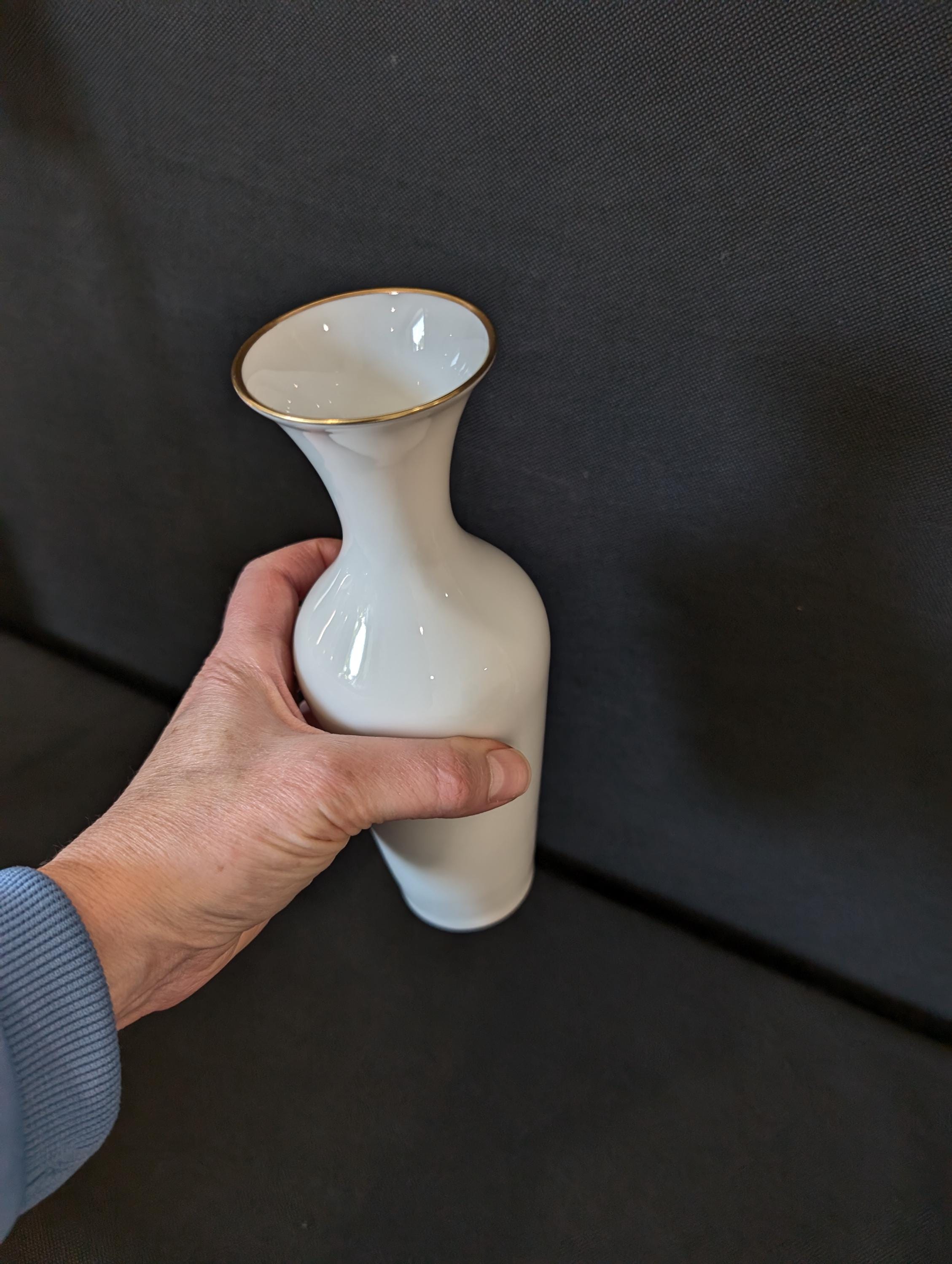 ヴィンテージ花瓶 Hutschenreuther 磁器製 白レリーフ花瓶 23.5 cm