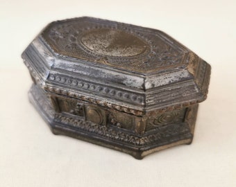 Antike kleine Metall Deckeldose Schmuckkasten Dose versilbert defekt