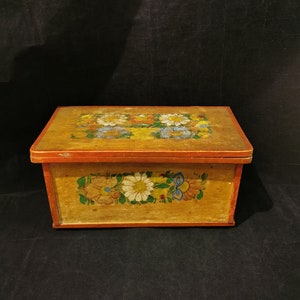 Vintage wooden box peasant painting shabby pimp it up wooden treasure chest chest jewelry box box
