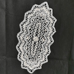 Magical vintage tablecloth bobbin lace runner blanket Vintage handmade bobbin lace shabby bobbin linen 43 cm x 20 cm