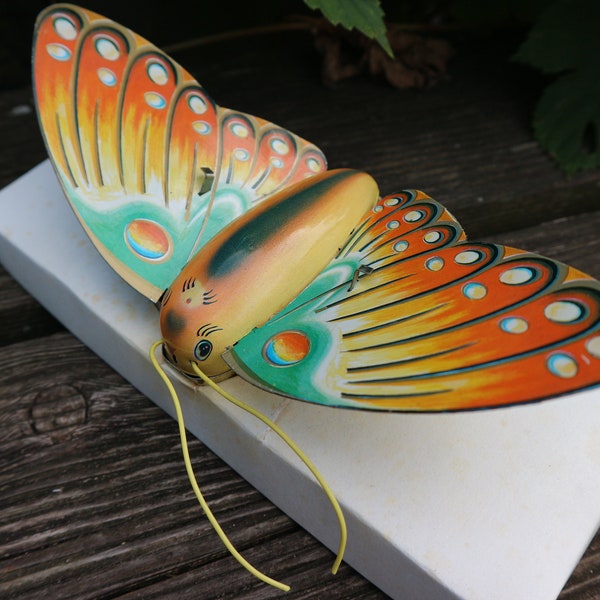 Butterfly Schmetterling Blech Spielzeug 70er Wind-Up Tin Toy Turns Over Tin Toy Wind Up Butterfly Moth