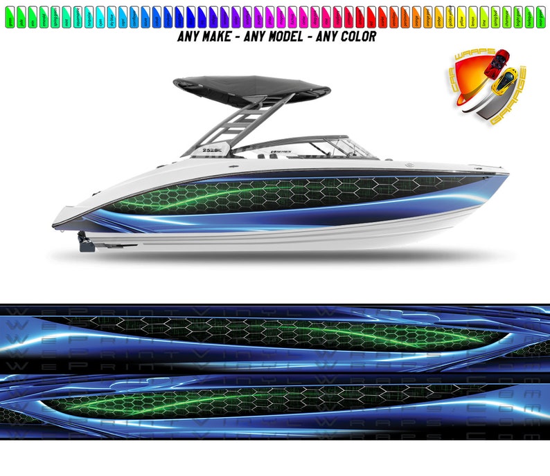 Puede incluir: Un dise&ntilde;o de envoltura de barco azul y verde con un patr&oacute;n de panal y una franja azul y verde. El dise&ntilde;o est&aacute; disponible para cualquier marca, modelo y color de barco. "ANY MAKE - ANY MODEL - ANY COLOR" est&aacute; escrito en la imagen.