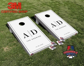 Conjunto de adesivos laminados de vinil para jogo de arremesso de sacos de milho (Cornhole), elegantes e personalizados em branco e preto. Ideal para presentes de aniversário e casamento.