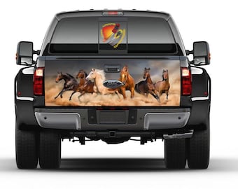 Adesivo gráfico de vinil para porta-malas de caminhonetes, trailers e outros veículos recreativos com cavalos correndo e galopando.