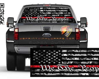 Adesivo gráfico perfurado com camuflagem da bandeira americana "We The People" em vermelho para vidro traseiro de caminhões, trailers e carros.