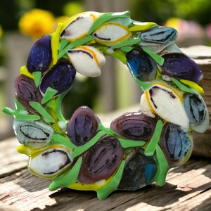 Tulip wreath /unique /glass wreath/spring blossoms /fusing/glass/window picture/fused glass/stained glass/Easter/table decoration/home decor/gifts image 1