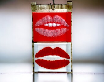 Red and white lips/smile/glass picture/stained glass/modern art/gifts/bathroom mural/