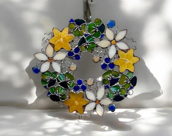 Fensterschmuck  /Bunter Glaskranz  /Gelb /Blau/ Weiß/ Grün/Stained Glass /Suncatcher /Muttertag Geschenk /Fensterbild /Glasmalerei